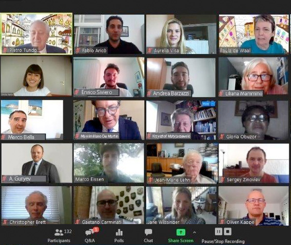 screen-3 Image of a Zoom Call with many students